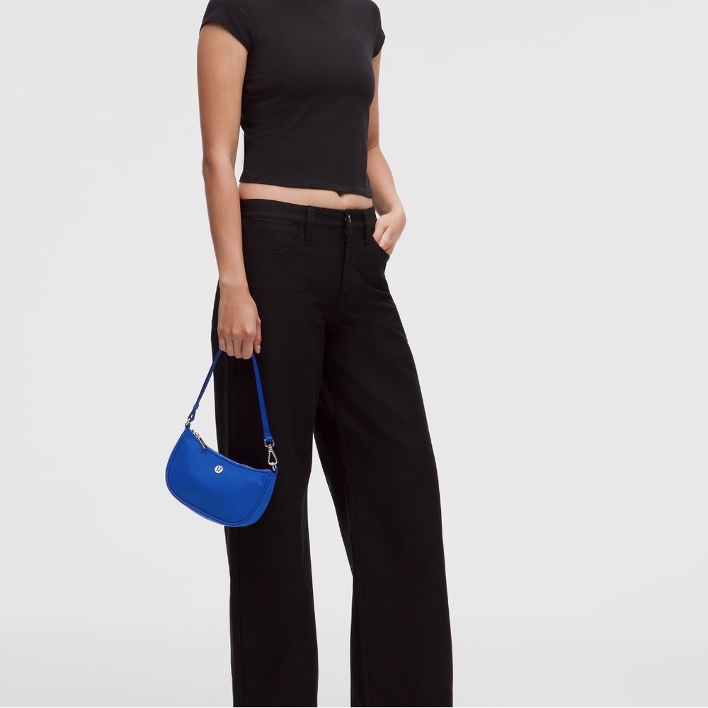 Lululemon City Essentials Mini Shoulder Bag 1L - Picture 2 of 3
